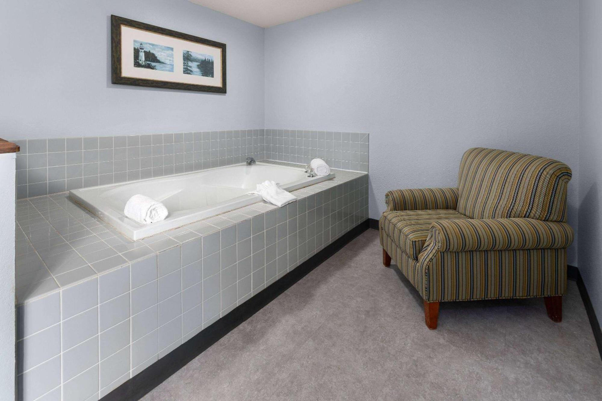 Days Inn By Wyndham Iron Mountain Zewnętrze zdjęcie