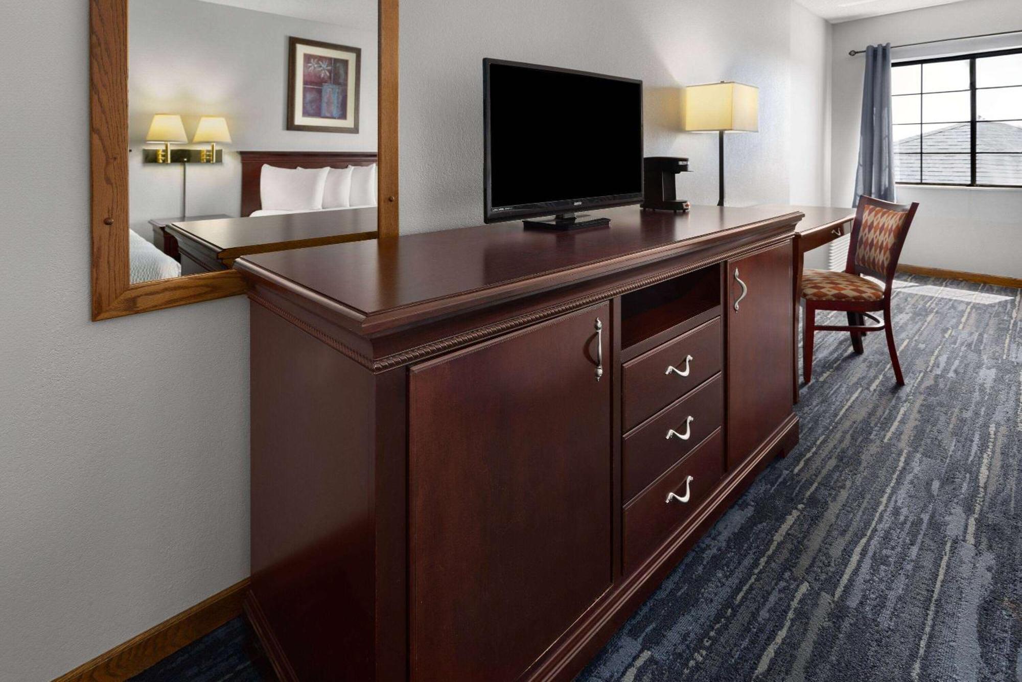 Days Inn By Wyndham Iron Mountain Zewnętrze zdjęcie