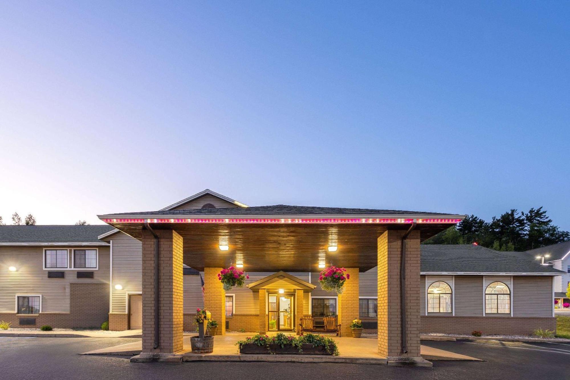 Days Inn By Wyndham Iron Mountain Zewnętrze zdjęcie