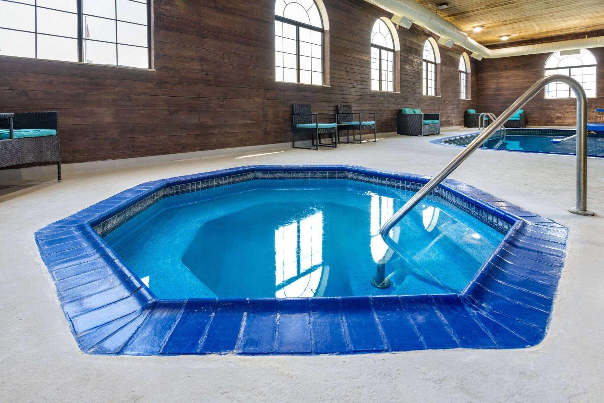 Days Inn By Wyndham Iron Mountain Zewnętrze zdjęcie