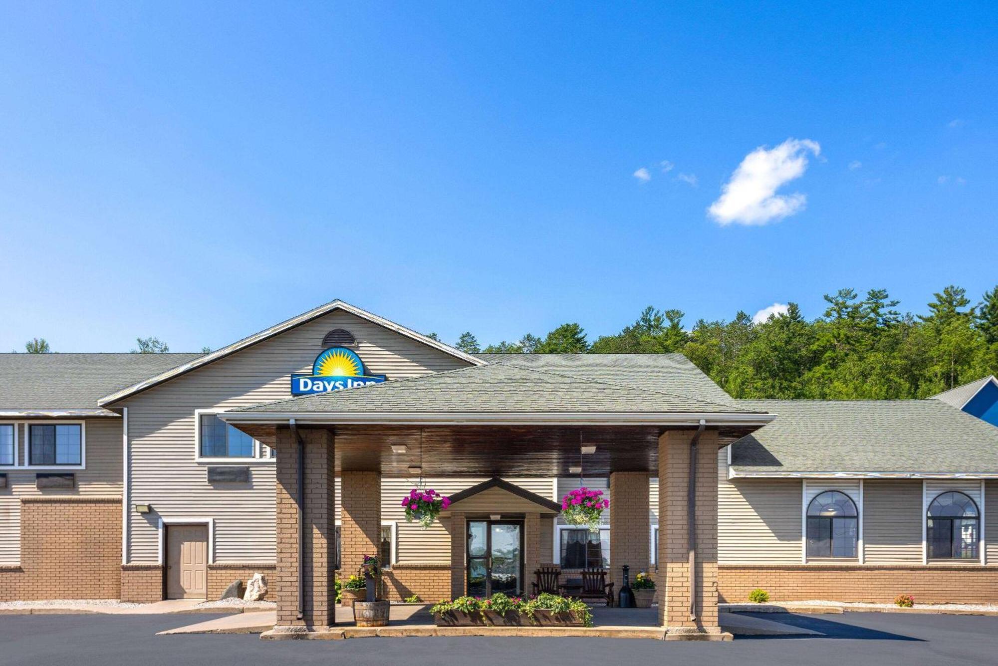 Days Inn By Wyndham Iron Mountain Zewnętrze zdjęcie
